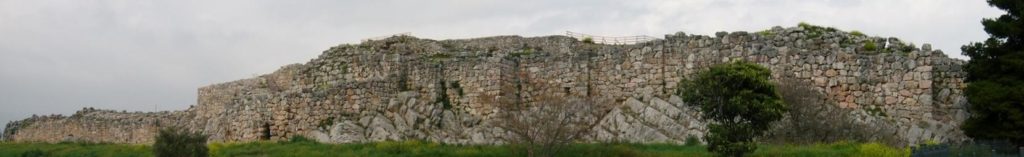 La cinta muraria ciclopica della fortezza di Tirinto (XIII sec. aC)