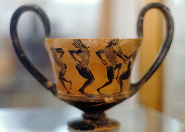 Kantharos co figure nere di Satiri che danzano. Museo Archaeologico di Tebe.