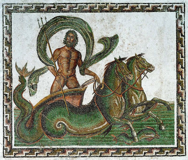 Trionfo di Nettuno, in piedi su un carro trainato da due cavalli marini. Mosaico di Hadrumete (Susa) della metà del III secolo a.C. Museo Archeologico di Susa.