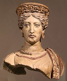 Busto di Giunone, sposa di Giove: protettrice delle madri, del focolare domestico e del parto.