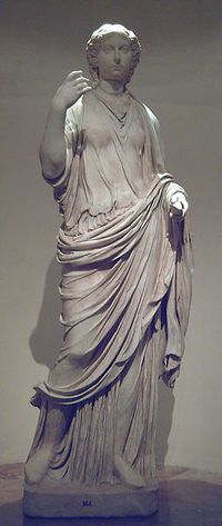 Donna romana di epoca giulio-claudia (statua conservata al Museo del Prado, Madrid, Spagna).