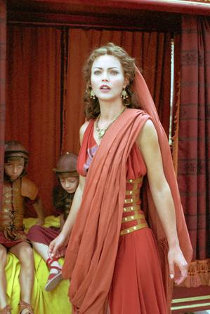 Vittoria Belvedere nel ruolo di Giulia nella miniserie Augusto (2003)
