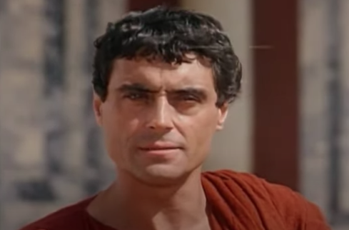 Ian Mcshane nel ruolo di Seiano nella miniserie televisiva A.D. - Anno Domini (A.D.) del 1985, diretta da Stuart Cooper