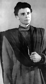 L'attore Gérard Philipe nel ruolo di Caligola di Albert Camus, 1945