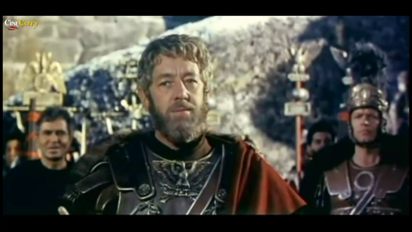 Alec Guinness nel ruolo di Marco Aurelio nel film La Caduta dell'Impero Romano del 1964, diretto da Anthony Mann