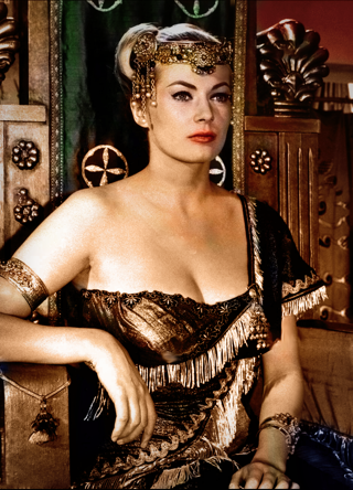 Anita Ekberg nel ruolo di Regina Zenobia di Palmira, nel film Sotto il segno di Roma (1958) di Guido Brignone