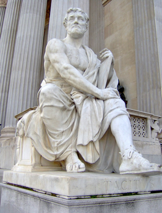 Statua moderna raffigurante Tacito all'esterno del Palazzo del Parlamento austriaco