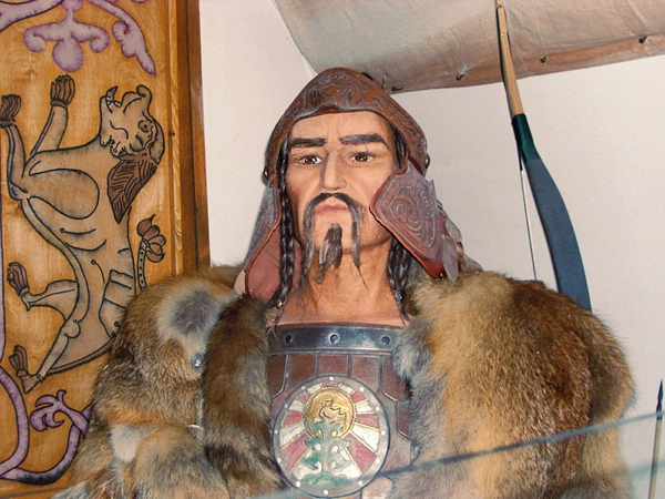 Ricostruzione del volto e dell'aspetto di Attila in un museo ungherese Foto Wikimedia Commons