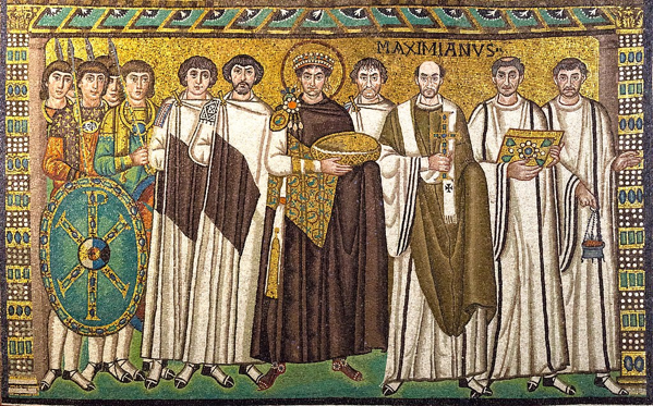 Giustiniano e il suo seguito. Mosaico dalla Basilica di San Vitale, Ravenna.