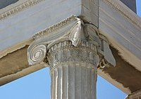 Capitello ionico dell'Eretteo, sull'Acropoli di Atene.