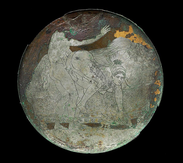 Coperchio di specchio con Eros e scena erotica originario di Corinto