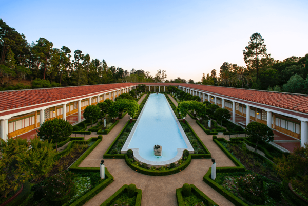 Giardini della Villa di Getty costruita ad imitazione di una villa romana. Malibu, Los Angeles