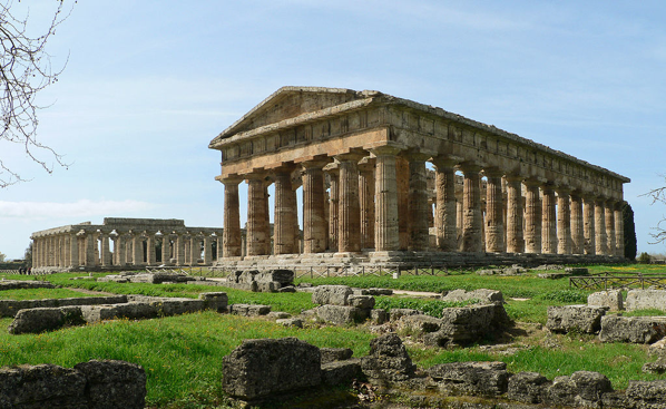 
I due grandi templi di Paestum : la basilica e il tempio di Poseidone.