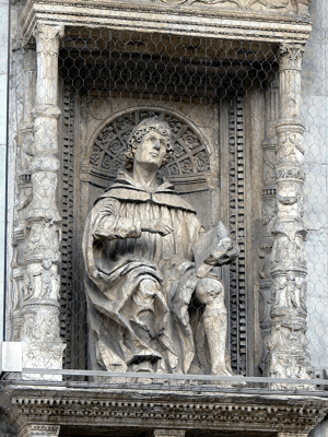 Cattedrale di S.Maria Maggiore a Como. Facciata: Statua di Plinio il Vecchio di Tommaso e Jacobo Rodari