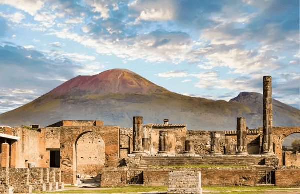 L'antica Pompei e il Vesuvio
