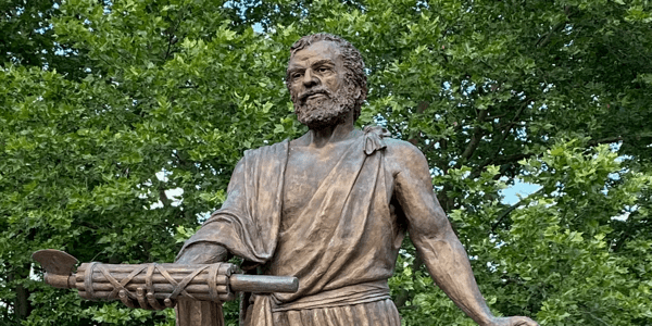 Statua di Cincinnato che regge i fasci al suo aratro a Cincinnati, Ohio